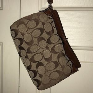Coach Wristlet: Medium